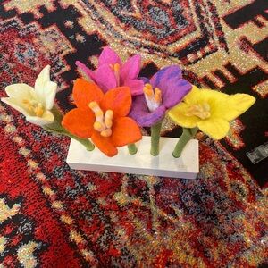 Lovevery Felt Flowers in a Row Montessori Toy